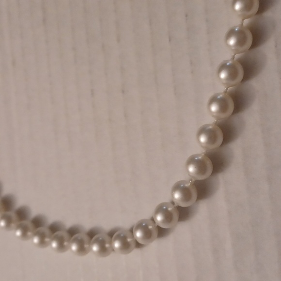 4/$40 White Faux Pearl Necklace - Picture 3 of 3